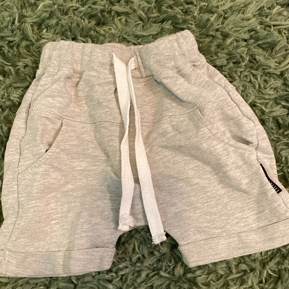 Little bipsy 18/24 grey shorts